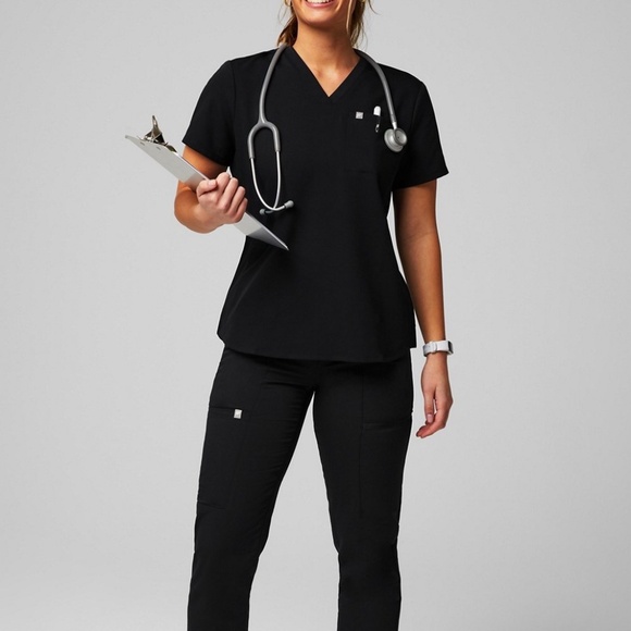 Women's Black Fabletics Scrubs Set Vital Pocket Top and On Call Scrub Jogger - Picture 1 of 1